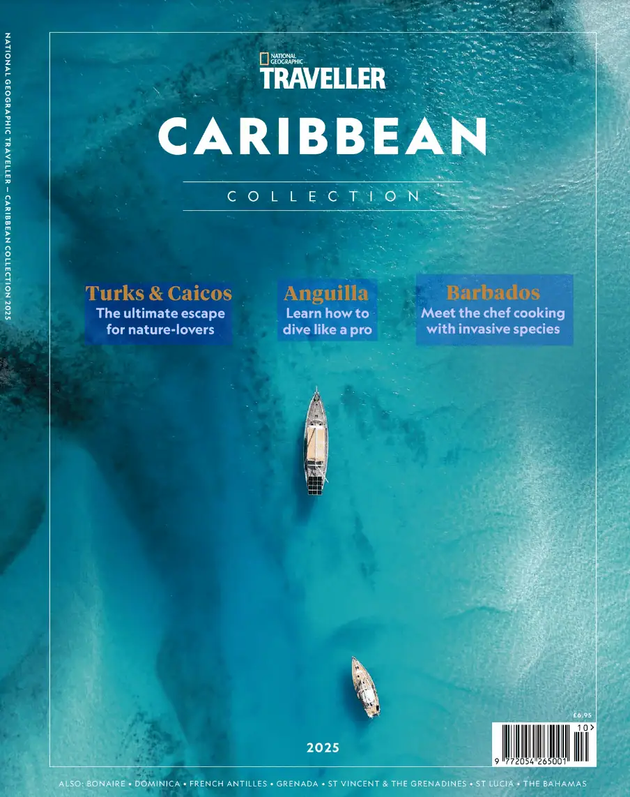 Couverture de National Geographic Traveller Caribbean Collection 2025 avec vue aérienne de deux bateaux naviguant sur une mer turquoise claire avec du texte promouvant Turks & Caicos, Anguilla et Barbados et un code-barres en bas à droite.